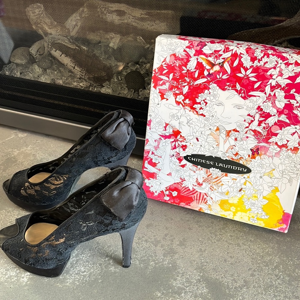 Chinese Laundry Haylow vintage lace black heels